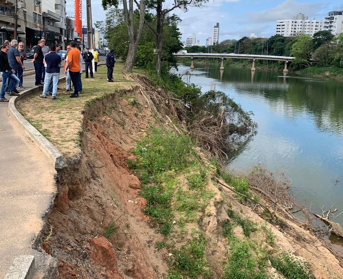 Obras de enrocamento no Rio Tubarão gera desvio no trânsito