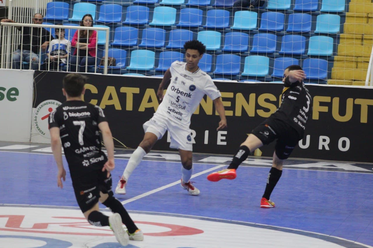 ESTADUAL: Tubarão Futsal vence o Blumenau