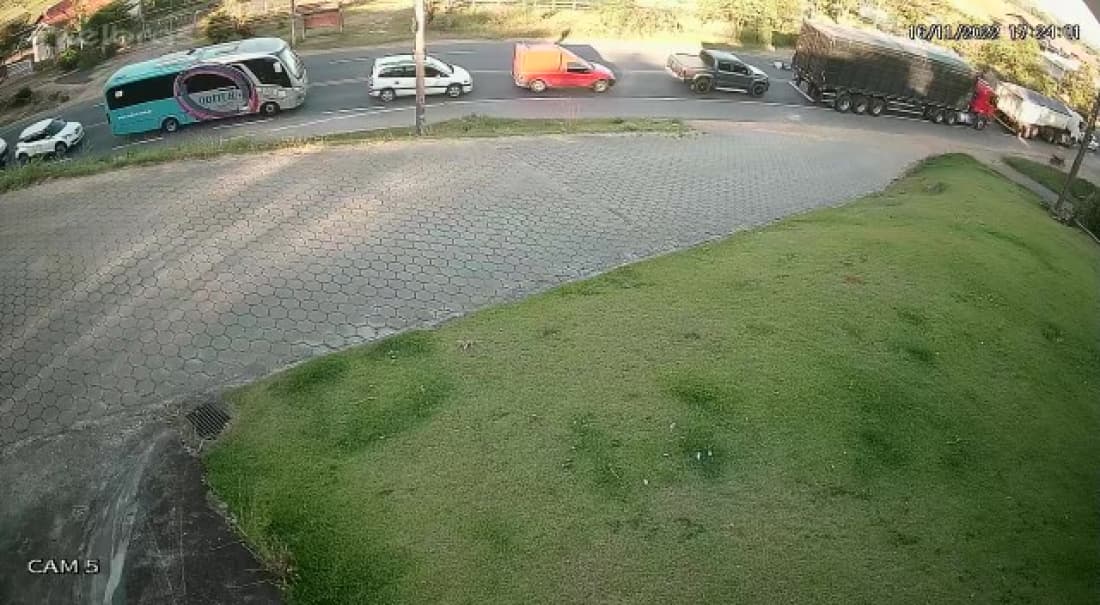 Caminhão atropela criança na SC-370