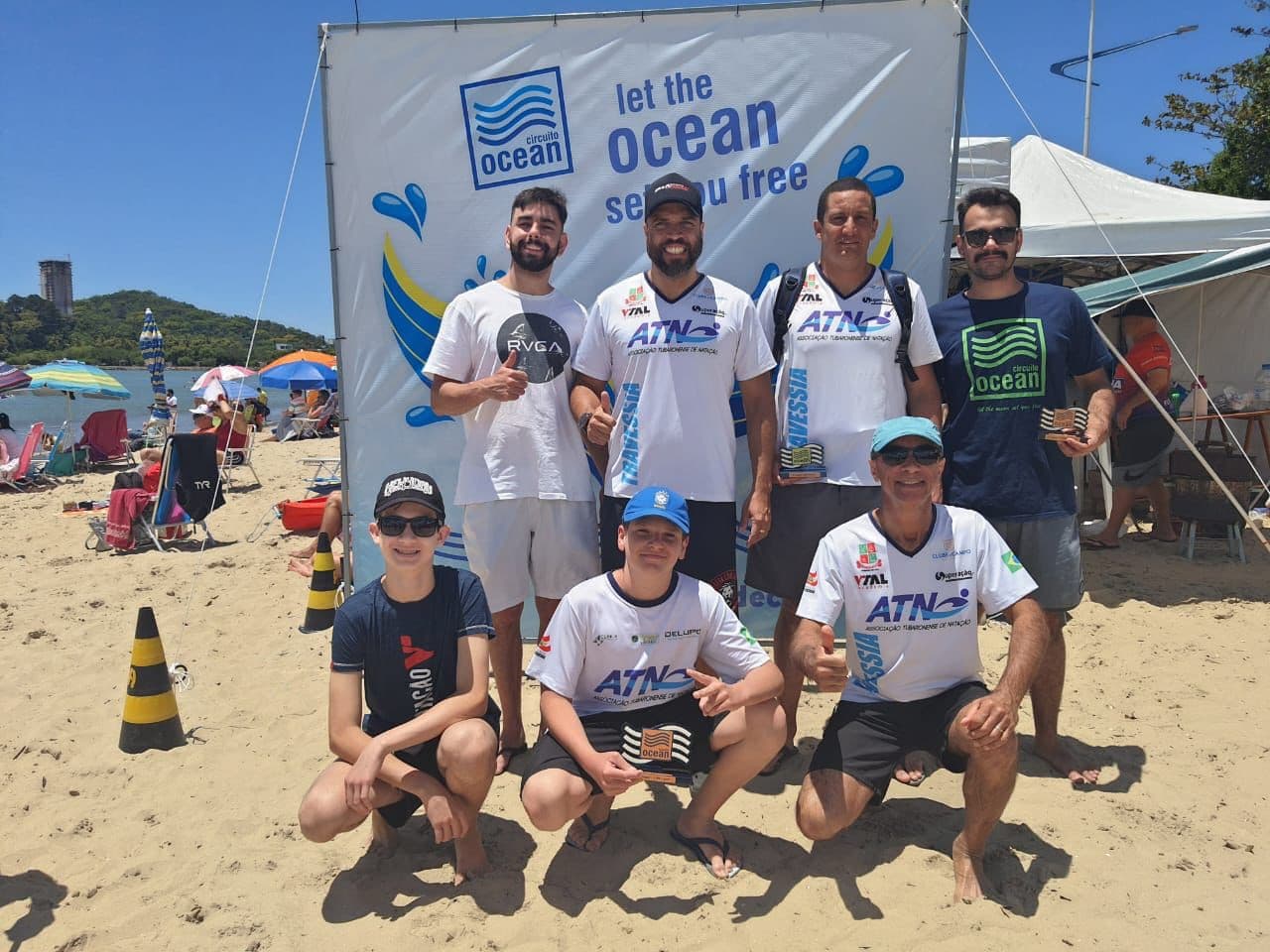 Dez atletas de Tubarão representam o município em competição de natação