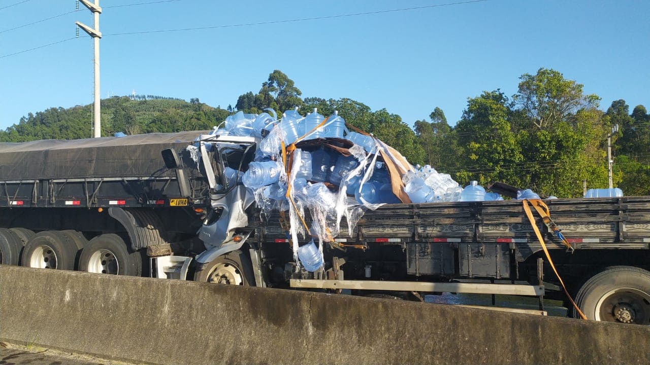 Caminhoneiro morre após acidente em trecho bloqueado por manifestantes