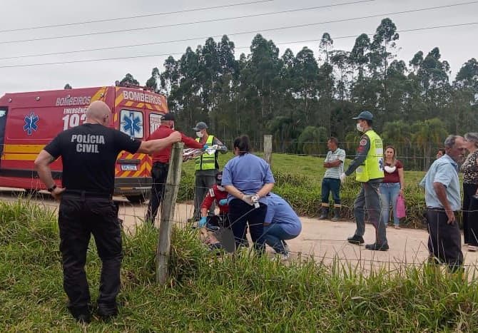 Motociclista morre após se perder em curva de estrada do interior