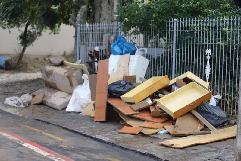 Móveis atingidos pelas chuvas podem ser recolhidos pela prefeitura de Tubarão