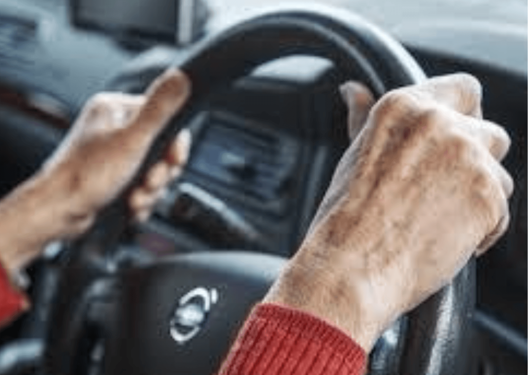 Idosa consegue fugir de assaltantes que a interceptaram na estrada