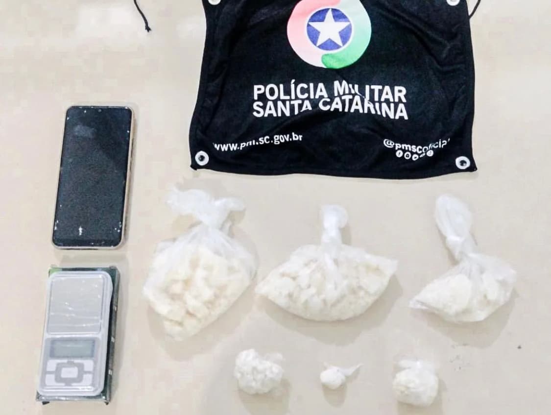 Traficante é preso na rua com grande quantidade de crack