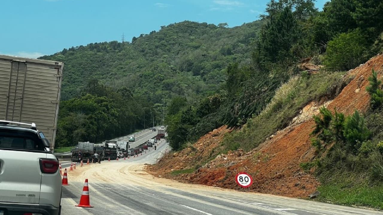 Trânsito no Morro dos Cavalos é liberado nos dois sentidos