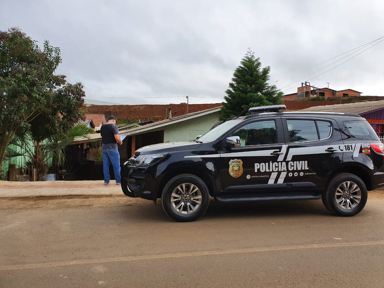 Acusado de matar desafeto com 13 facadas 4 golpes de enxada na cabeça é preso