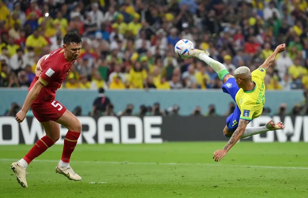 Voleio de Richarlison leva prêmio de gol mais bonito da Copa do Mundo