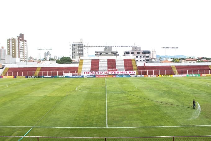 Hercílio Luz é acusado de irregularidades na inscrição de jogadores