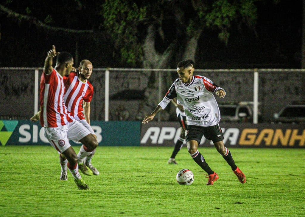 CATARINENSE: Hercílio Luz ganha do Joinville, mantém invencibilidade e segue líder