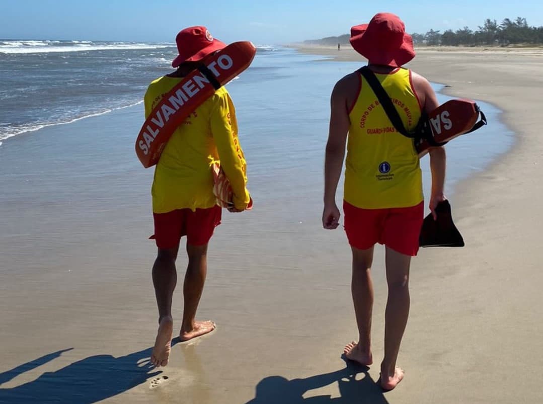 Mais de mil pessoas foram salvas de afogamentos em SC em menos de um mês