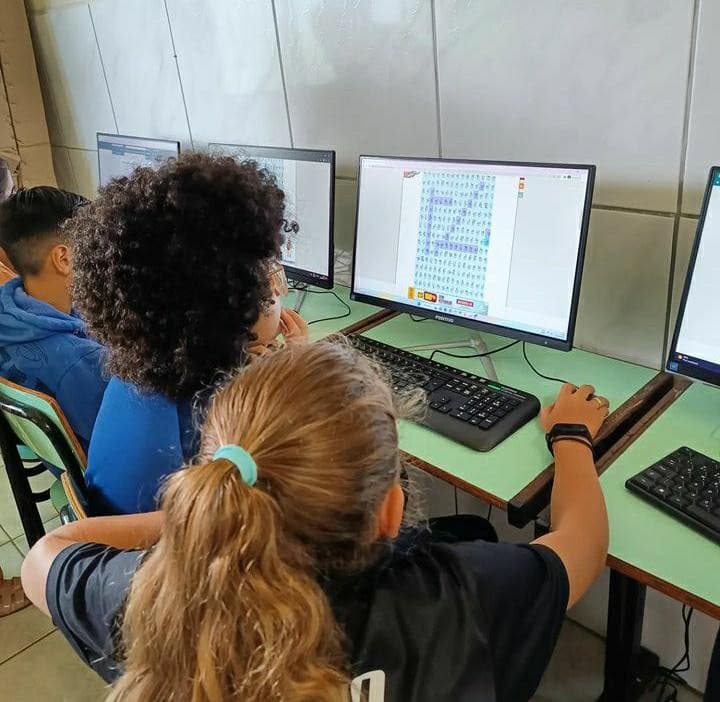 Libras e educação ambiental viram disciplinas obrigatórias em três escolas de Laguna