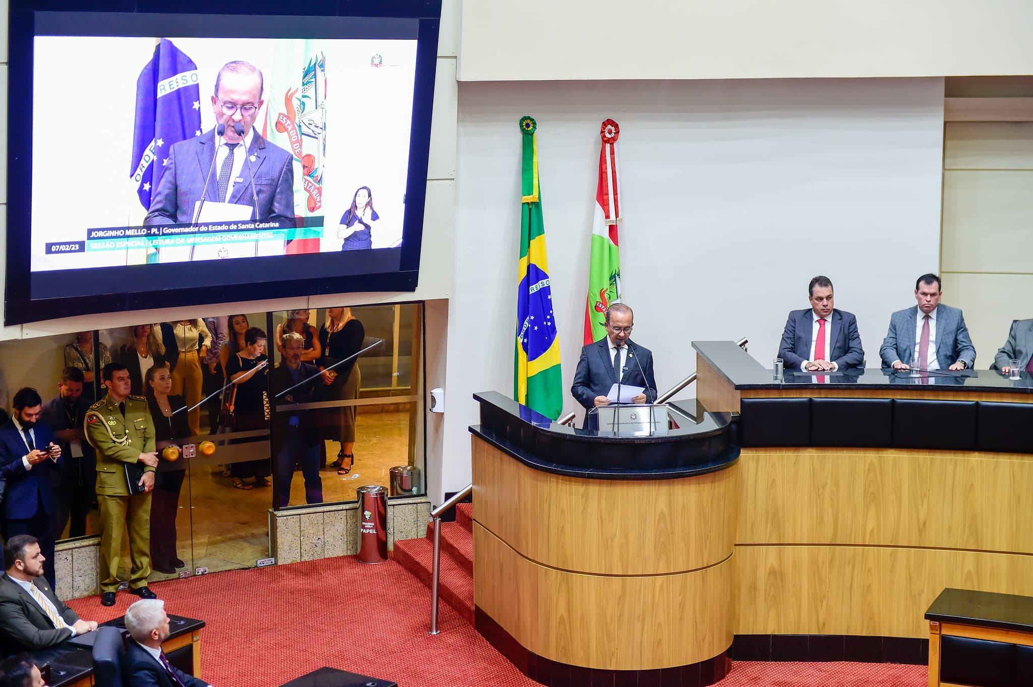 Na Alesc, governador destaca programas para o fim da fila de cirurgias e ensino superior gratuito