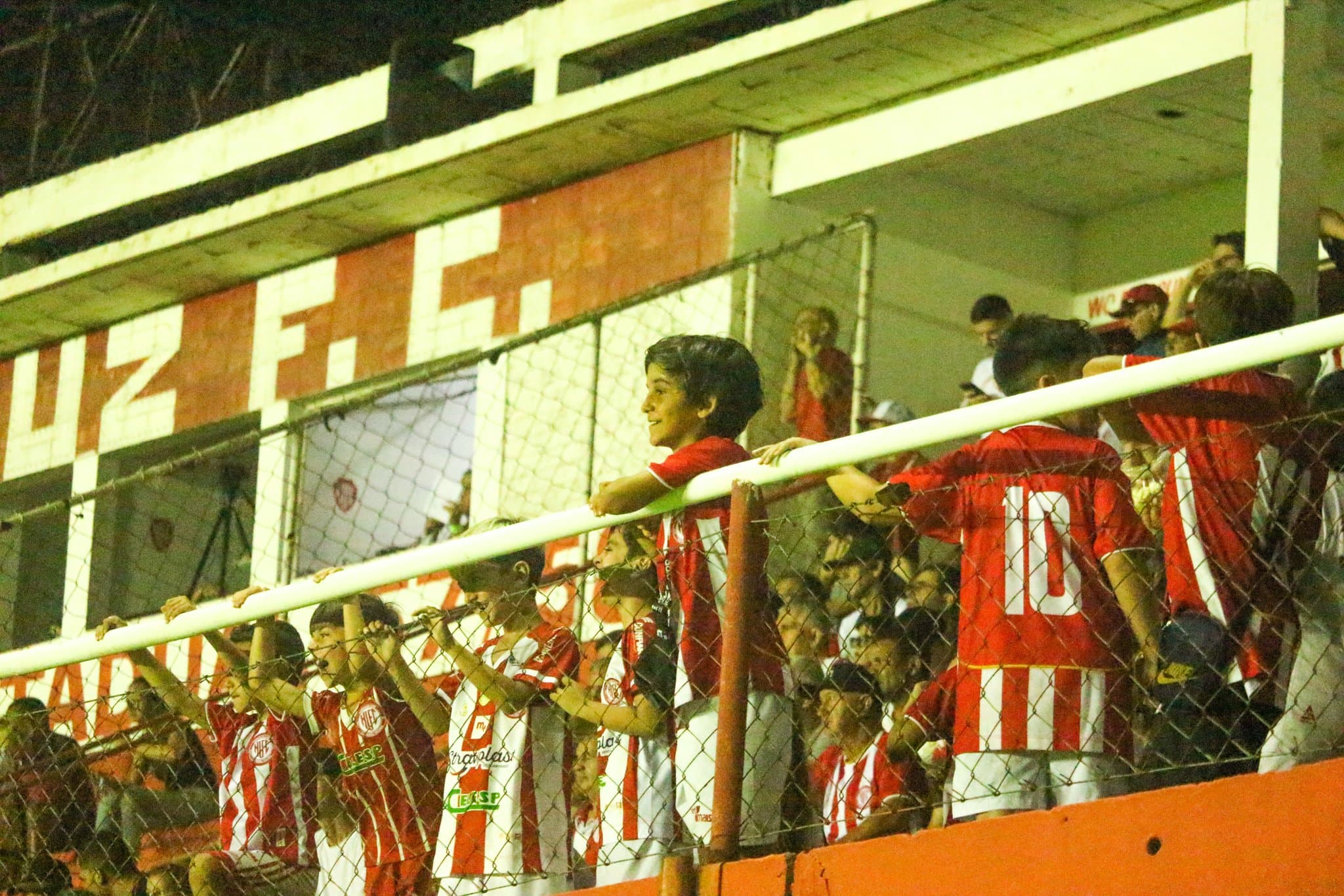 Temendo invasão, Hercílio Luz emite nota sobre torcida do Criciúma no Aníbal Costa