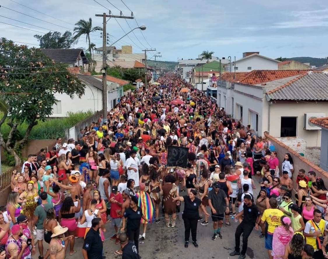 Segurança leva garrafada na cabeça durante o Bloco da Pracinha