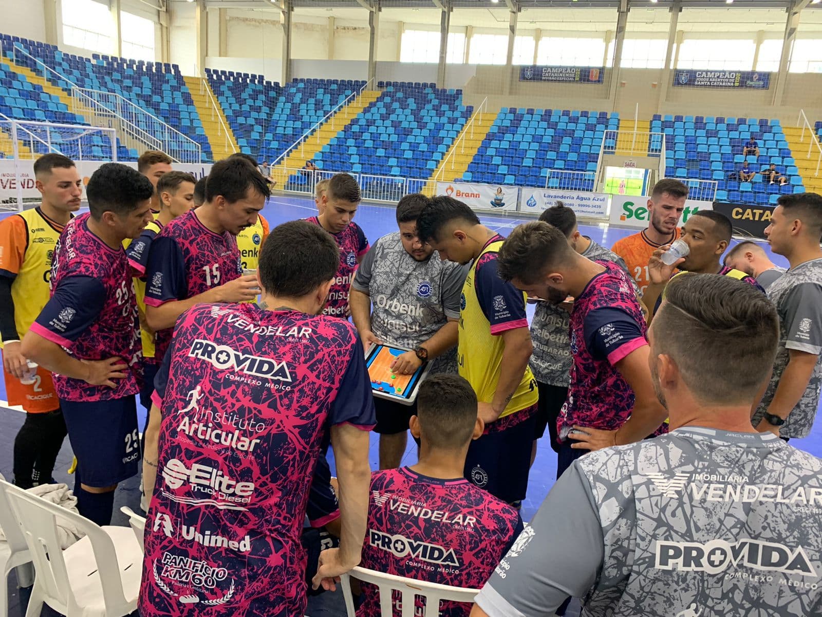 Tubarão Futsal vence jogo-treino contra o JEC
