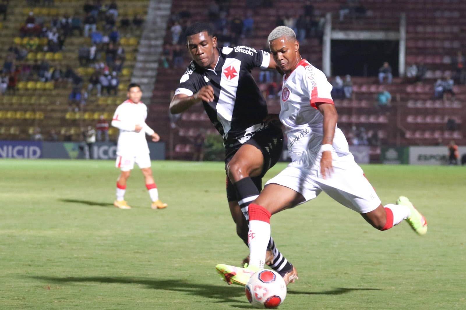 Botafogo contrata lateral Gregory, do Hercílio Luz