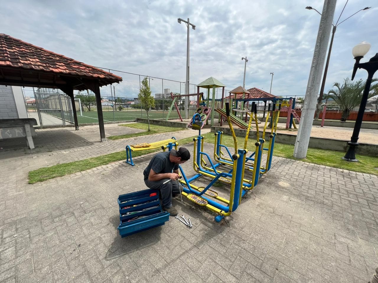 Academias e parquinhos de cinco praças de Capivari começam a ser revitalizadas