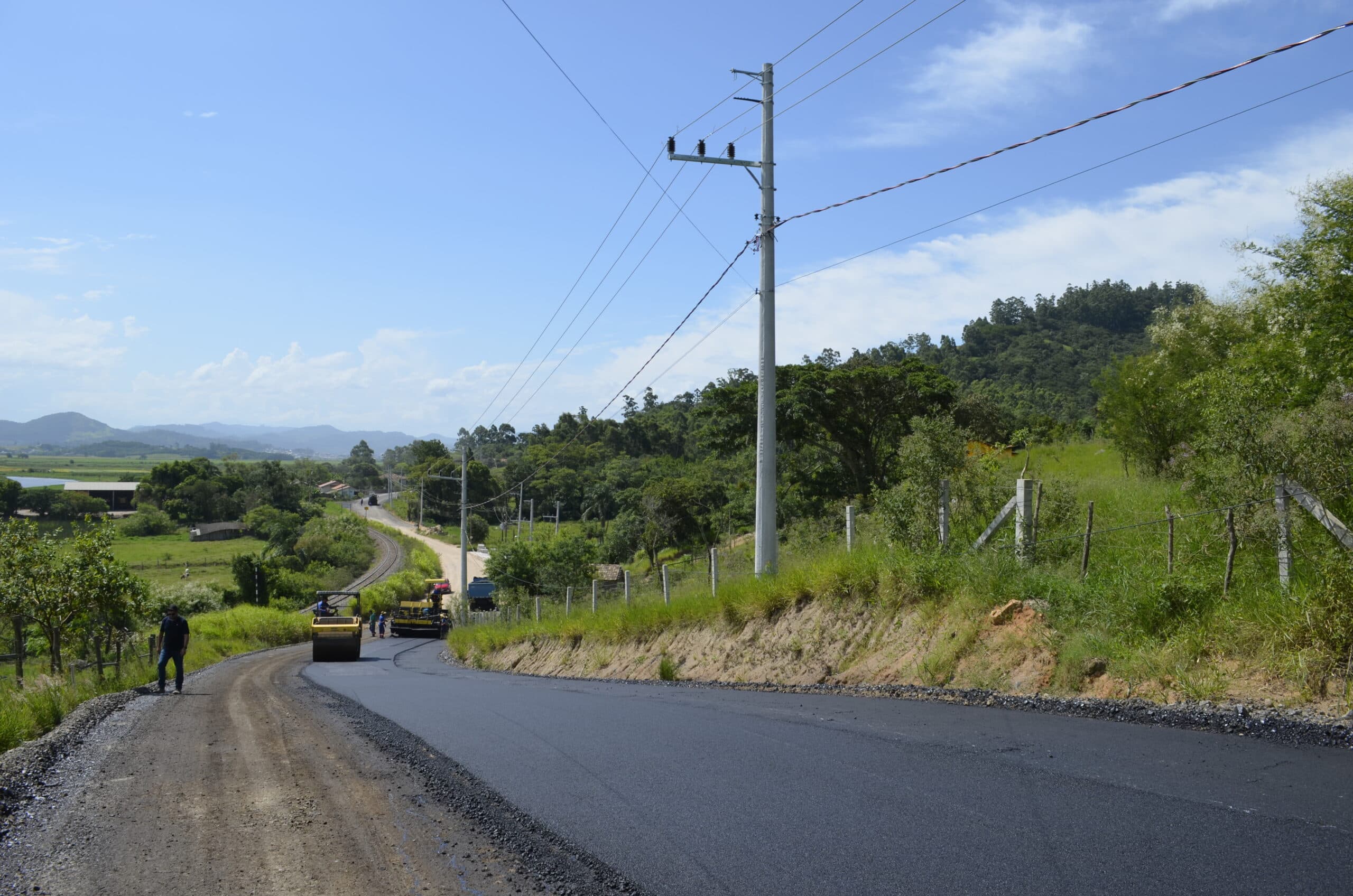 Asfaltamento da Estrada de Congonhas é iniciado
