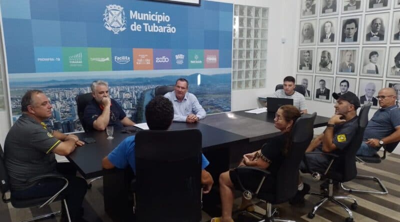 Moradores da rua dos Ferroviários questionam prefeitura sobre andamento da obra