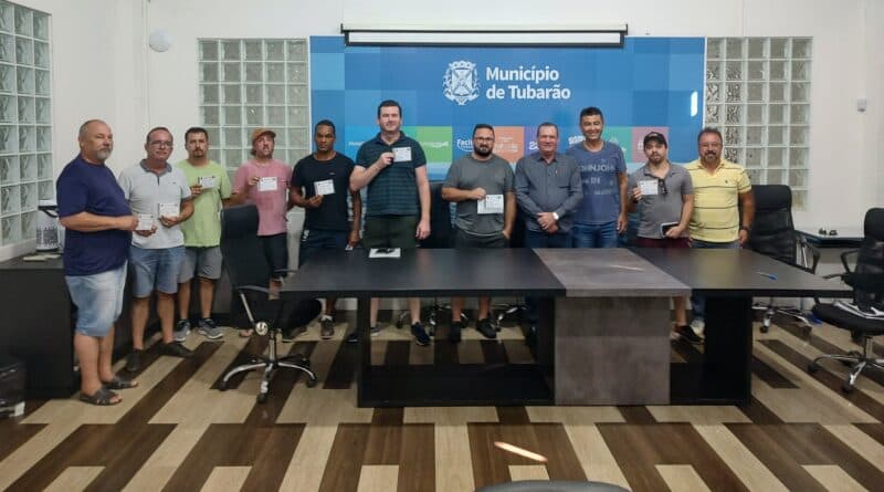 Cadastros são entregues para motoristas de aplicativos de Tubarão