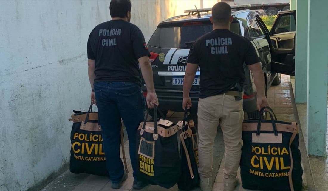 Mulher é presa em Laguna por aplicar golpes financeiros