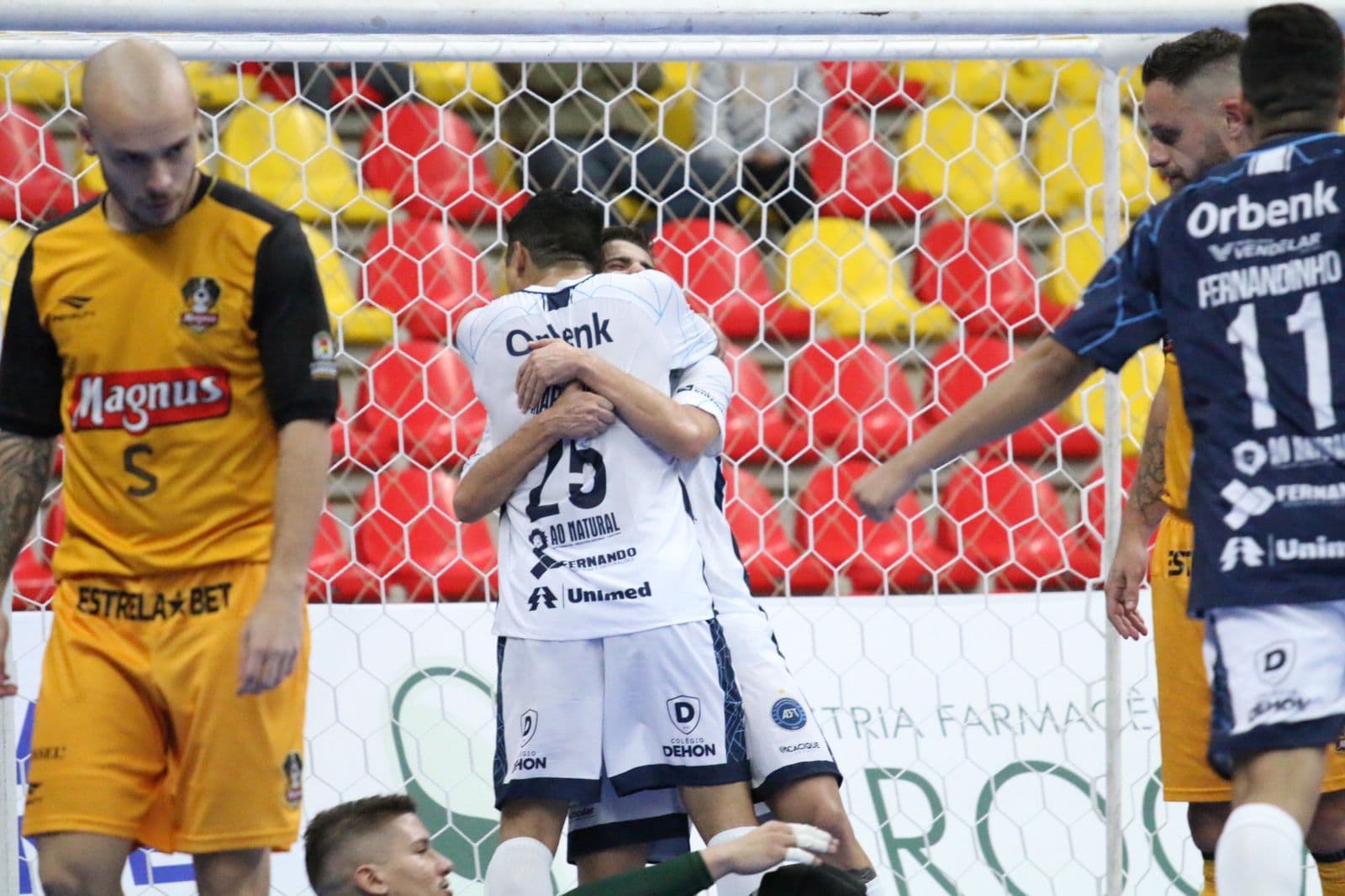 LIGA: Magnus e Tubarão protagonizam grande jogo e empatam por 4 a 4