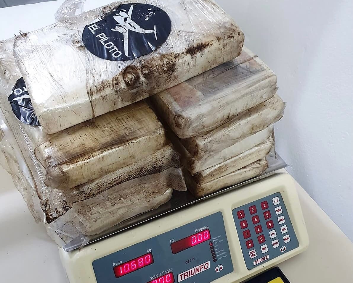 Adolescente é apreendida com mais de 10 kg de cocaína