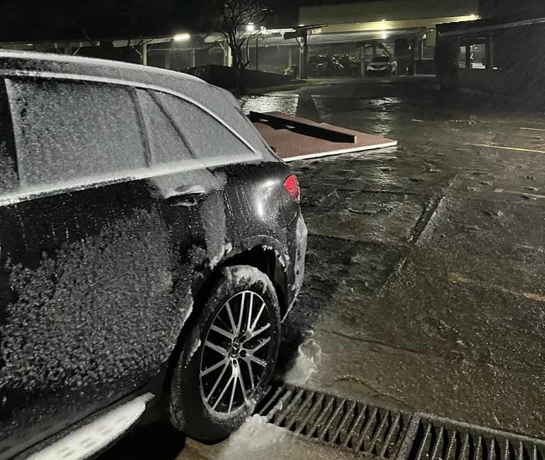 Primeira neve do ano e chuva congelada são registradas na serra