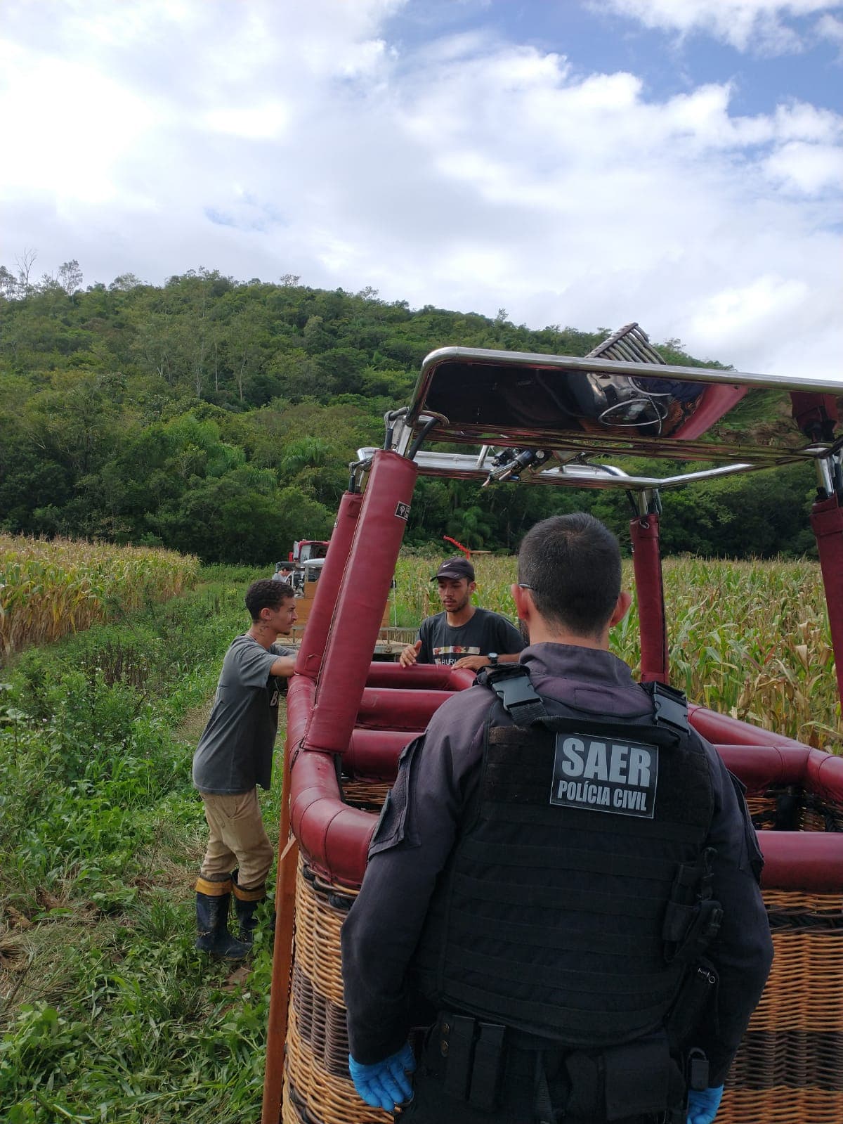 Balão com 9 pessoas cai durante passeio na divisa entre SC e RS