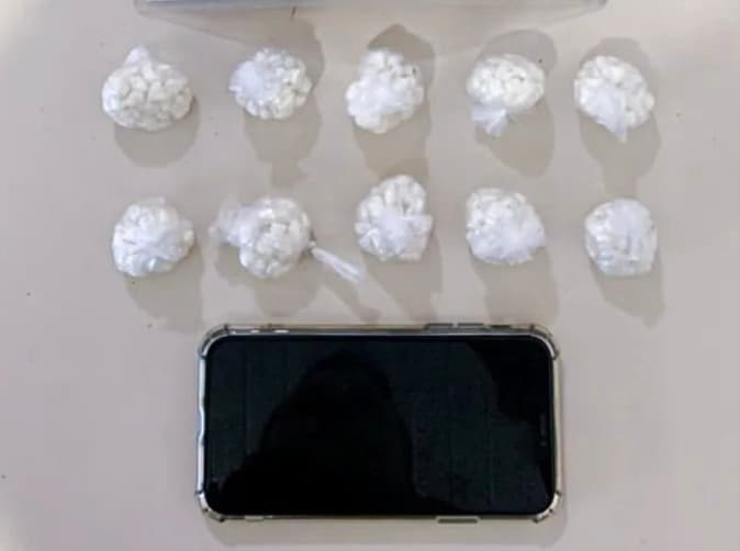 Polícia Militar apreende 500 pedras de crack em terreno de Tubarão