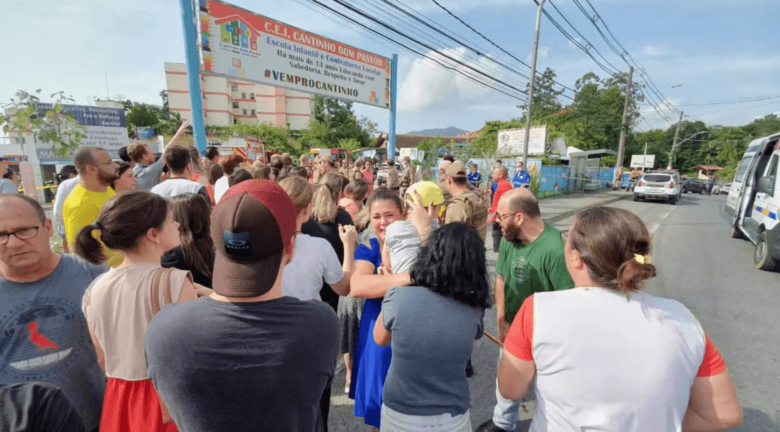 Homem invade creche e mata 4 crianças com machado em Blumenau