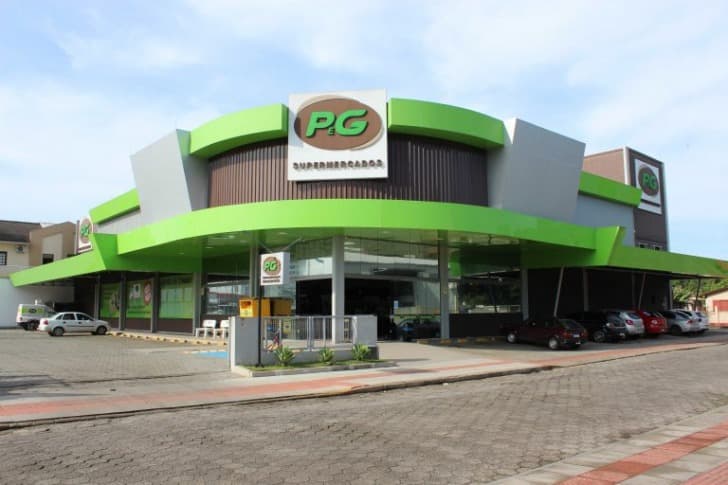 Rede de mercados PeG confirma venda de oito filiais na região