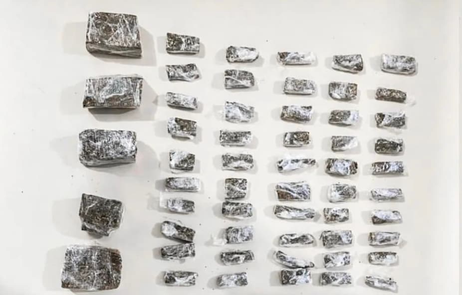 Quatro adultos são presos e um adolescente apreendido por tráfico