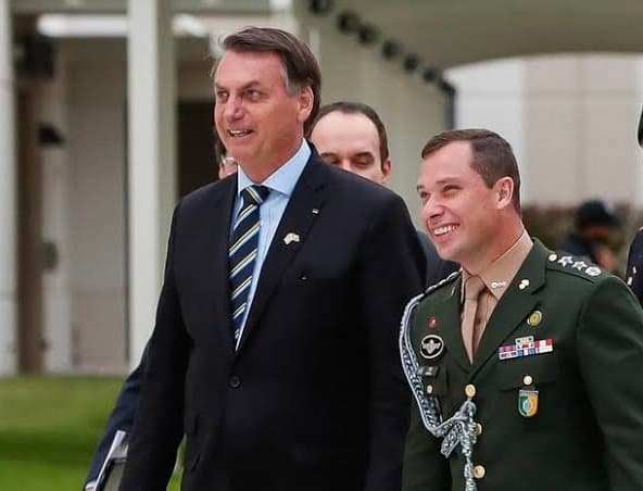 PF faz buscas na casa de Bolsonaro e prende ex-assessor e mais 5 em operação contra dados falsos de vacina