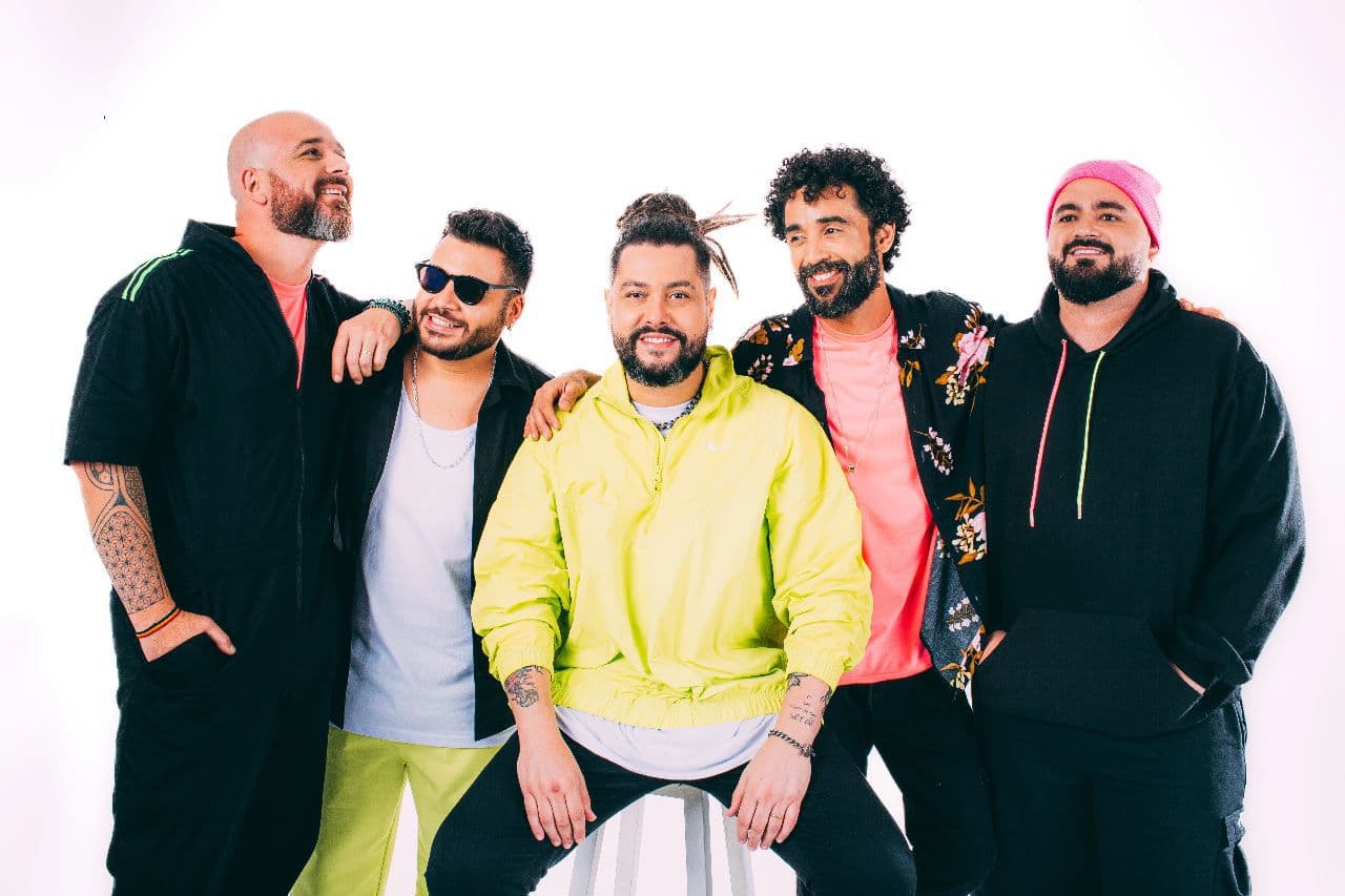 Maneva se apresenta na Hangar 737 em julho