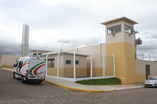 Diretor do presídio de Criciúma é afastado por suspeita de regalia a Joares Ponticelli