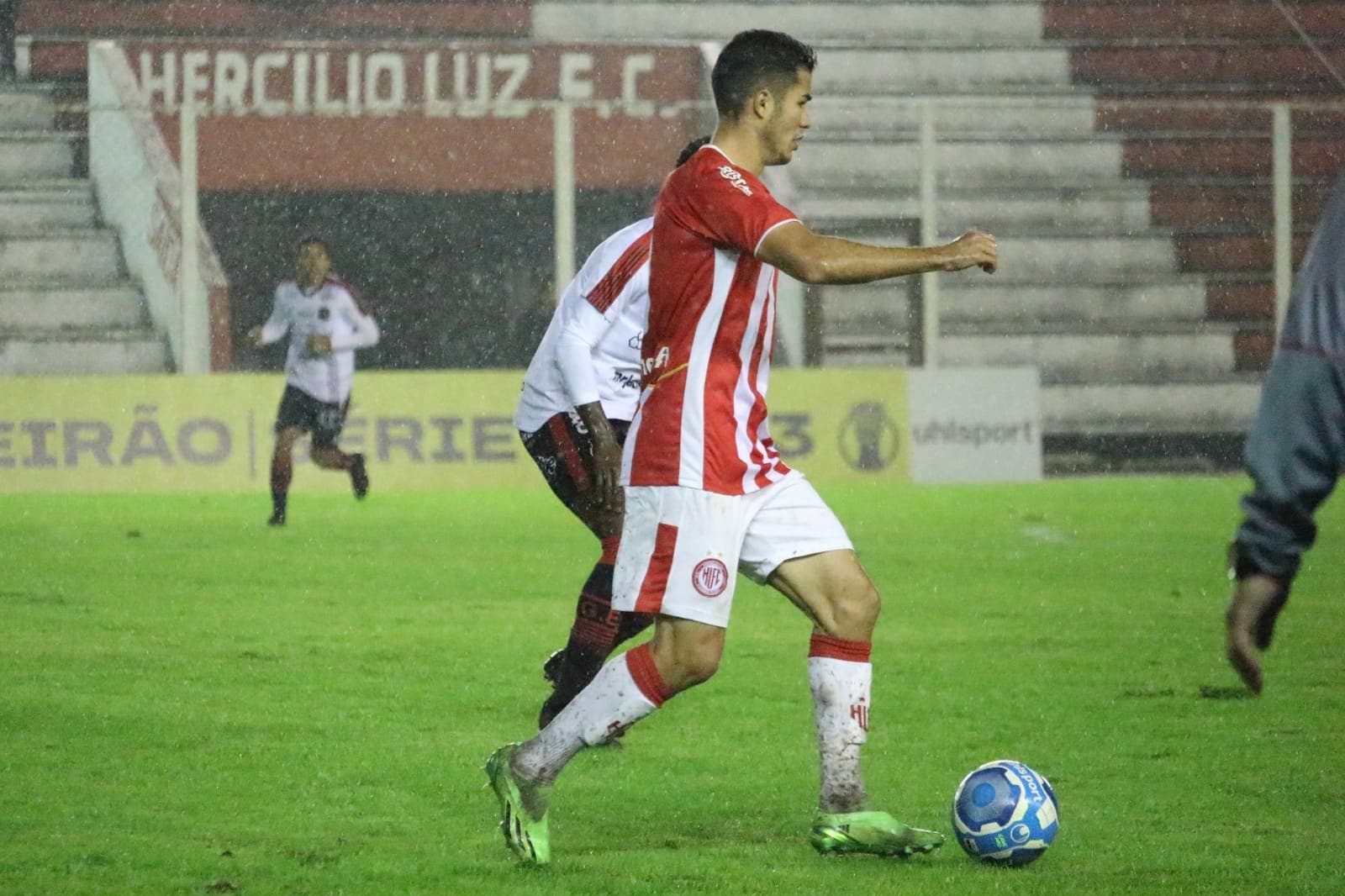 SÉRIE D: Hugo Almeida marca no final e garante vitória do Hercílio Luz