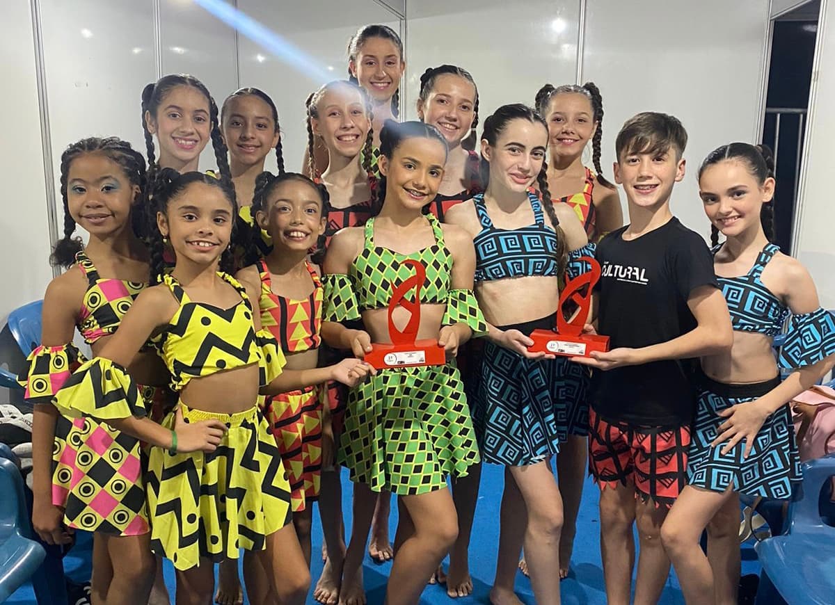 Bailarinos de Capivari vencem categoria de competição do Festival de Dança de Joinville