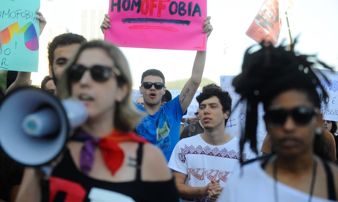 Registros de racismo e homofobia dispararam no país em 2022
