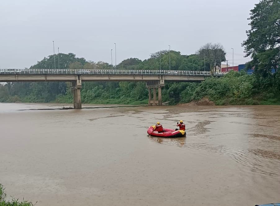 Bombeiros fazem buscas por homem desaparecido há quatro dias