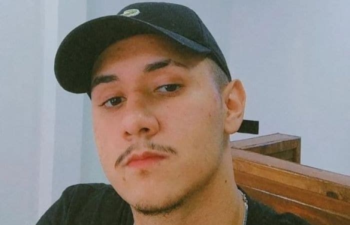 Jovem que colidiu contra caçamba de entulho é velado em Laguna