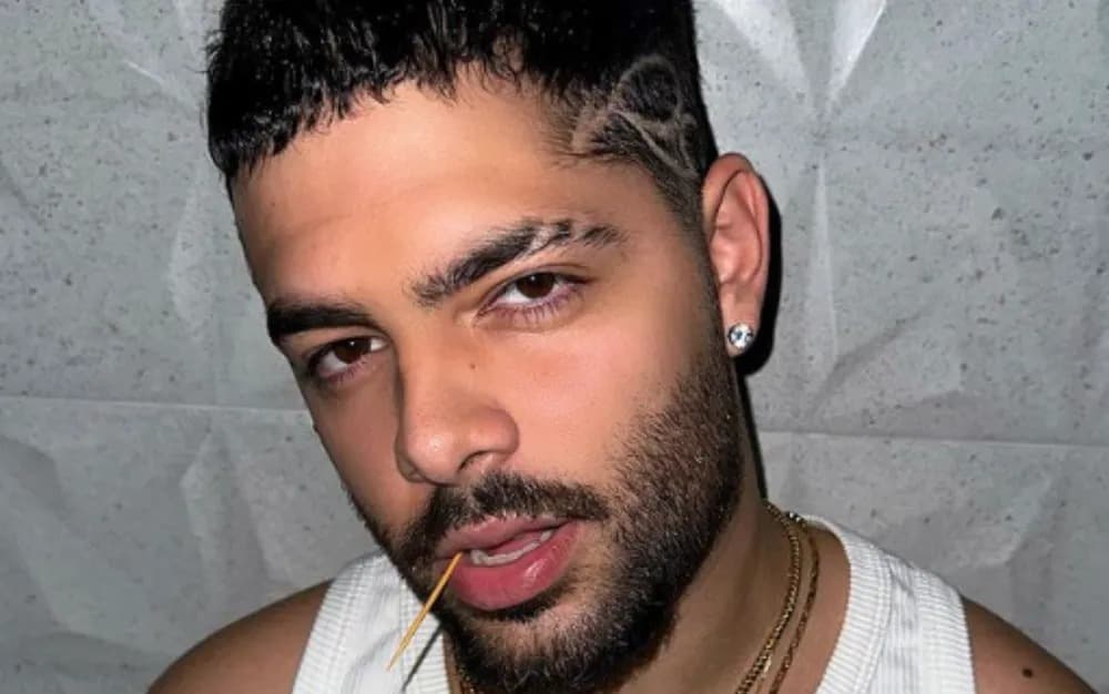 Pedro Sampaio sofre tentativa de assalto e carro do artista leva tiro