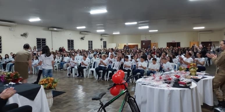 Mais de 150 crianças se formam no Proerd de Gravatal