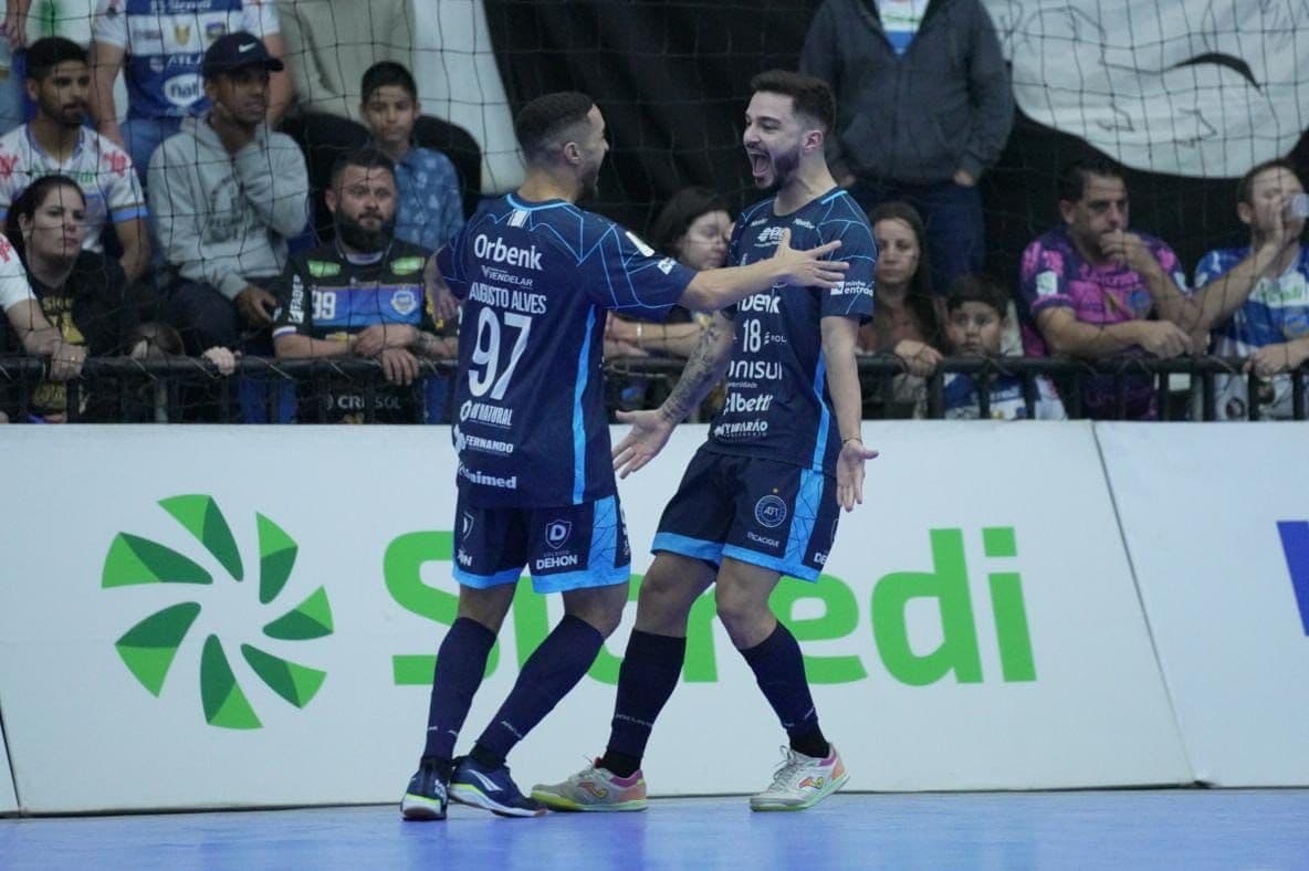 LIGA: Tubarão Futsal vence Pato no Paraná e se classifica às oitvavas