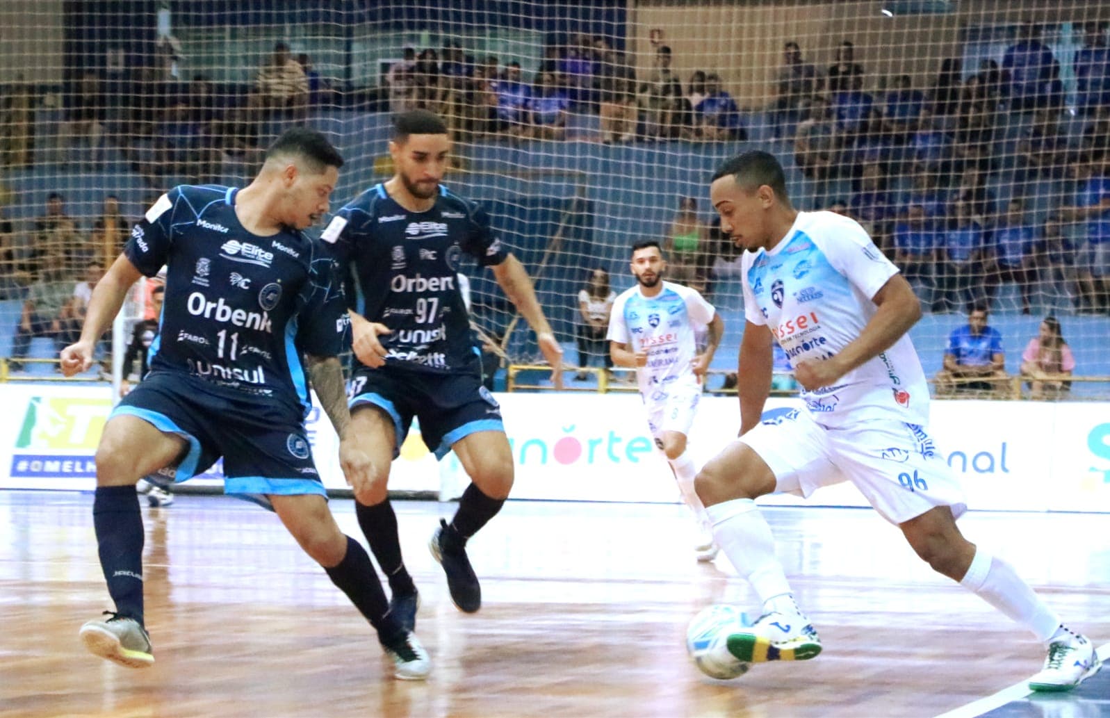 LIGA: Tubarão Futsal vira contra o Foz Cataratas fora de casa