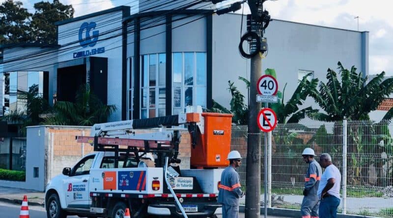 Empresa prestadora de serviços de iluminação pública em Tubarão tem contrato suspenso