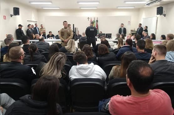 Três vítimas são ouvidas no primeiro dia de julgamento do réu do massacre em creche de Saudades