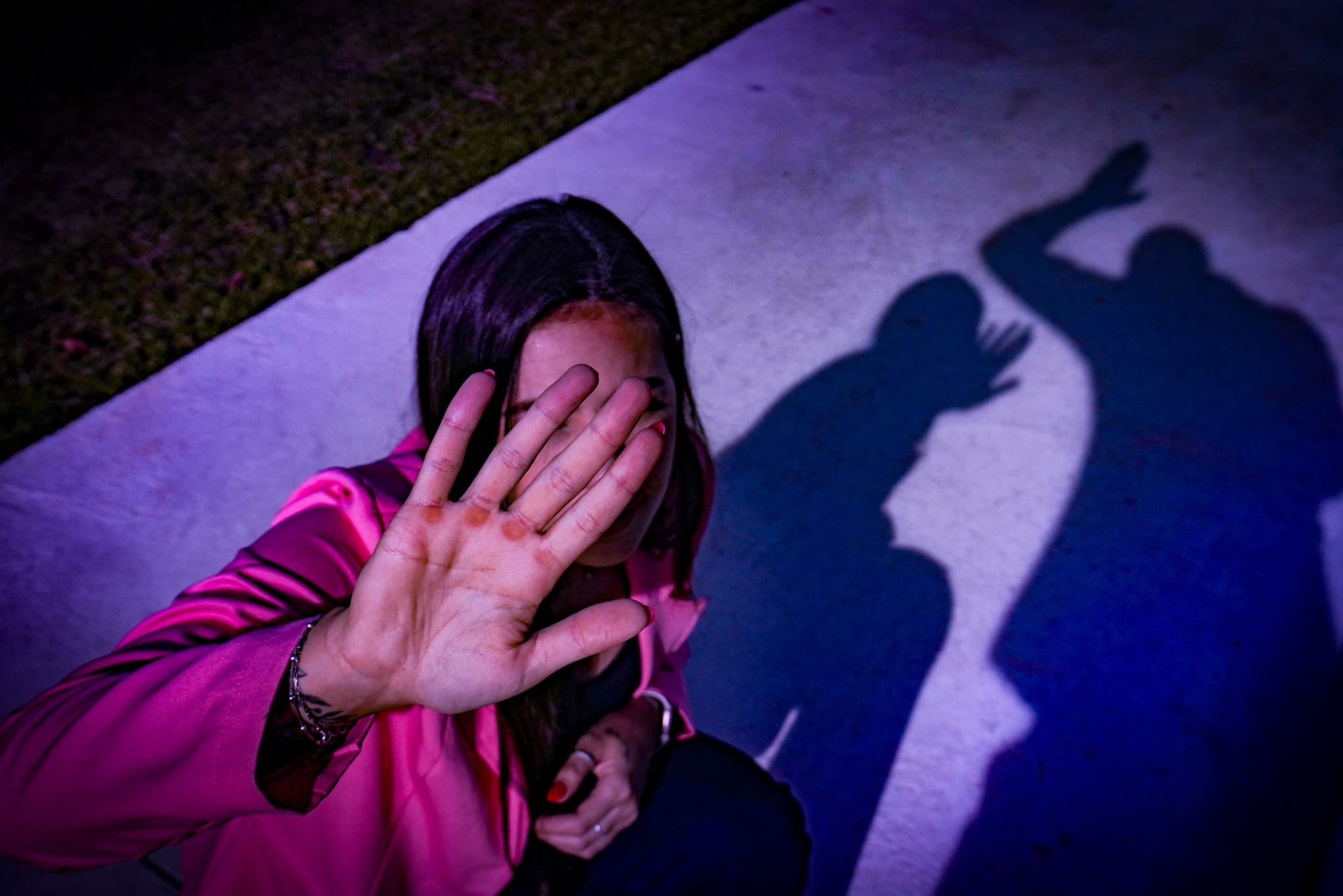 Mulher é perseguida e agredida pelo ex, já condenado por matar a companheira anterior