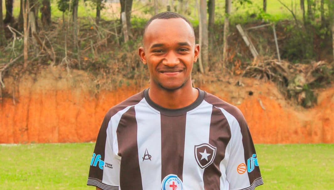 Jogador sofre ataque racista em Pescaria Brava